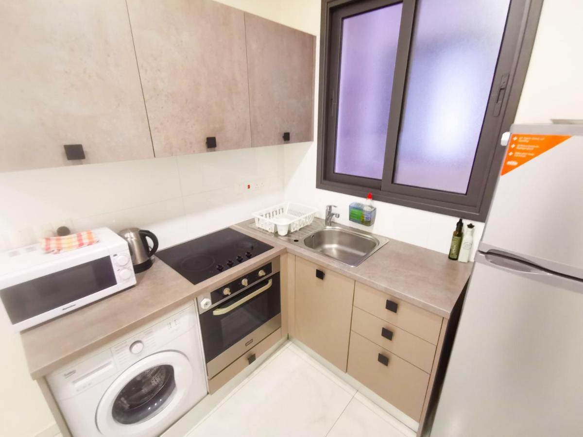 The White Pearl Apartment Larnaca Bagian luar foto